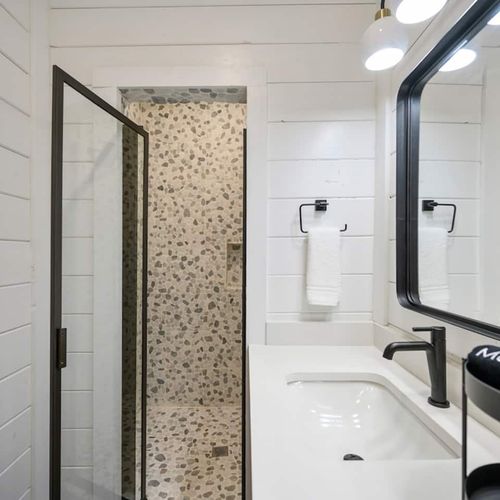 Full bathroom!