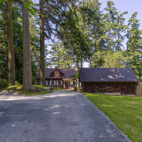 plenty of parking for three cars