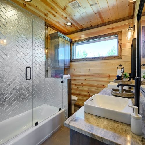 Full bathroom with shower/tub combo.