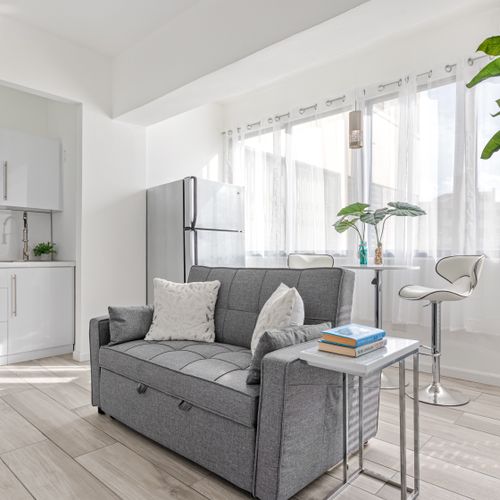 Prepare meals, eat, and relax. A functional space for all your needs.