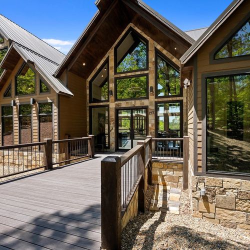 Stunning floor to ceiling windows!