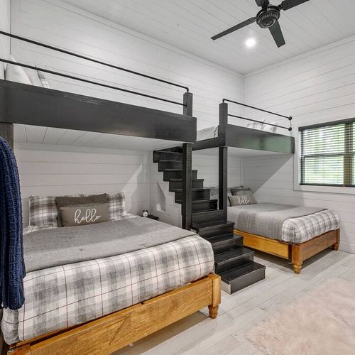 This Bunk Room features 2 Queen beds and 2 twin beds.