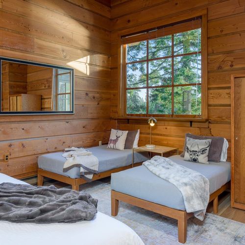 Guest bedroom with King bed and two single beds.