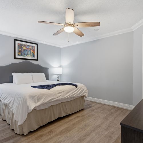 Drift off in this soft, neutral bedroom designed for total rest & relaxation.