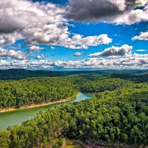 Broken Bow Lake
