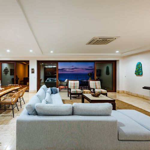 This room has central A/C to keep you cool.