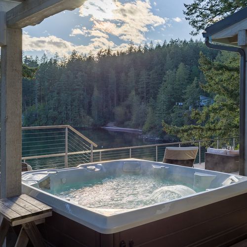 Four-person hot tub and lounge area