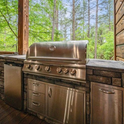 A gas grill with complementary propane.