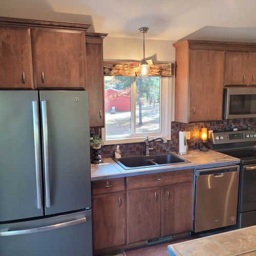 Kitchen (second floor):  the lodge has a full kitchen with all appliances including a dishwasher.