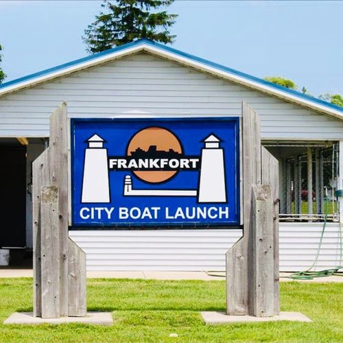 Extra:  the city of frankfort has a very nice and large public boat launch.