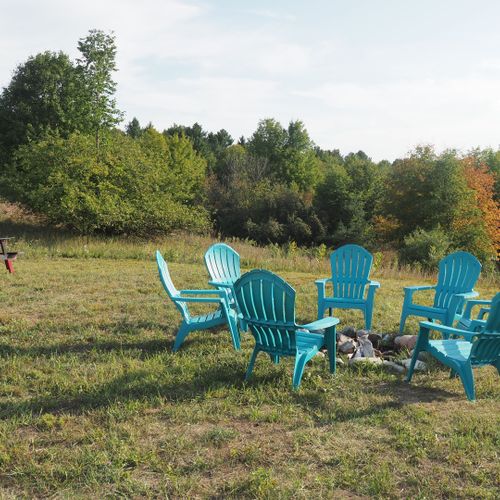 Exterior:   another view of the outdoor bonfire ring and outdoor picnic table.