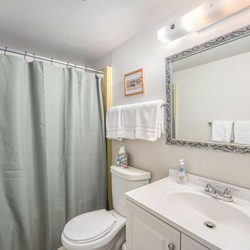 Fresh towels and complimentary toiletries provided in all bathrooms.