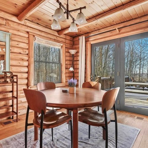 Dining area:  the home has a lovely dining area with seating for 4 adults.