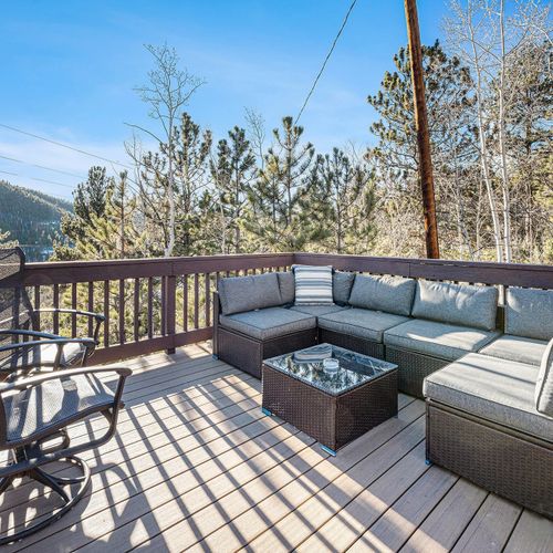 Step onto this expansive patio with sectional seating, where comfort meets breathtaking views—your perfect spot to relax and soak in the scenery!