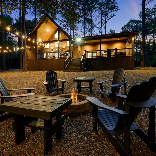 A firepit to enjoy s'mores under the stars!