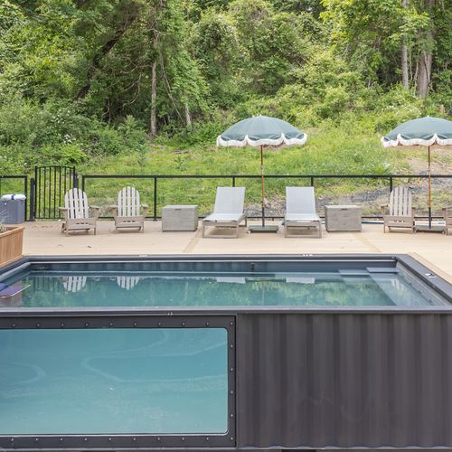 Custom built mod-pool with infinity swimmer