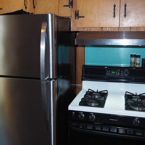 Kitchen:  the cottage has a cute little kitchen with all appliances except for a dishwasher. Includes a good supply of cooking and dining utensils.
