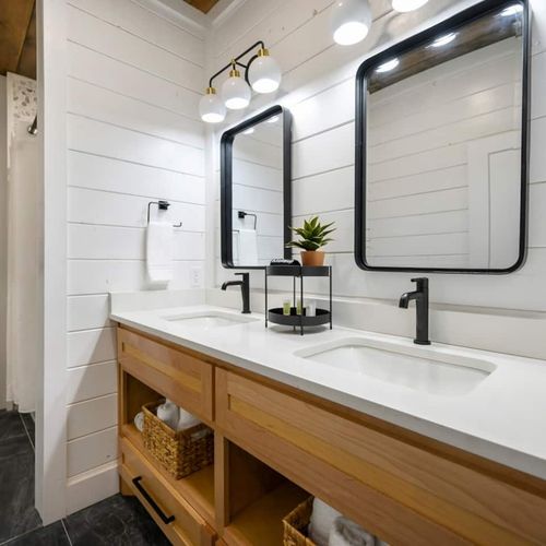 Double vanity in the full bath!