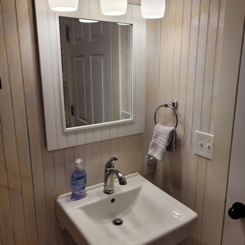 BATHROOM #2 (SECOND FLOOR):  Full bathroom on the second floor.