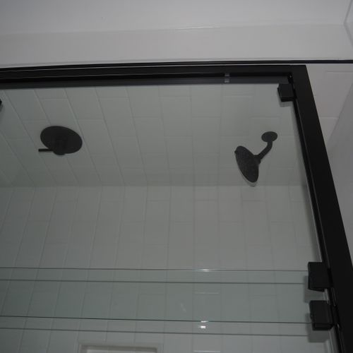 Bathroom:  the home has a full bathroom that has been newly renovated and is gorgeous!