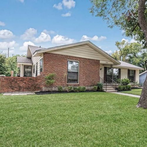 The Lyle House in Waco, Tx just minutes from Baylor and Downtown