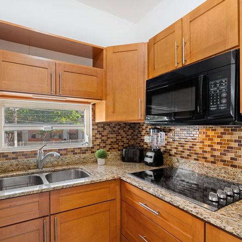 Cooking enthusiast will adore this modern kitchen amenities and layout.