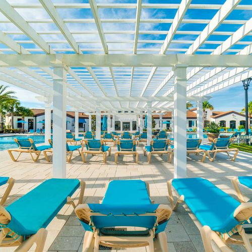 Windsor At Westside Resort Sun Loungers