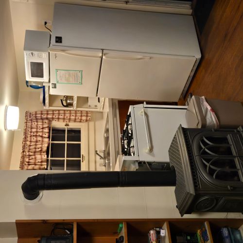 Kitchen:  the cabin has a modern and very functional kitchen with a refrigerator, gas range, sink, countertop, coffee maker, and a good collection of cooking and dining utensils.
