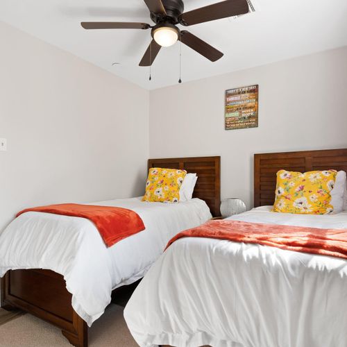 Second bedroom with two twin beds, perfect for groups!