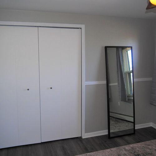 Bedroom #1 (main floor):  features a queen-size bed, dresser, nightstand, mirror, closet, ceiling fan, and a very nice lake view!