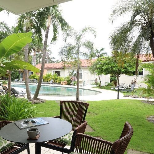 The unit offers a very nice outdoor porch with direct view to the beautiful grounds and swimming pool, perfect to enjoy breakfasts or any other meal during the day.