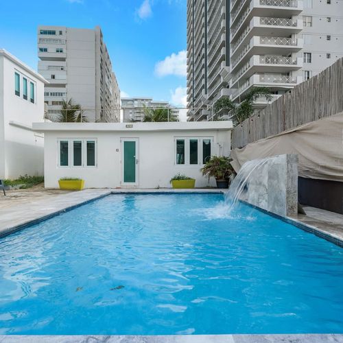 Big swimming pool with tannings beds and rainfall
