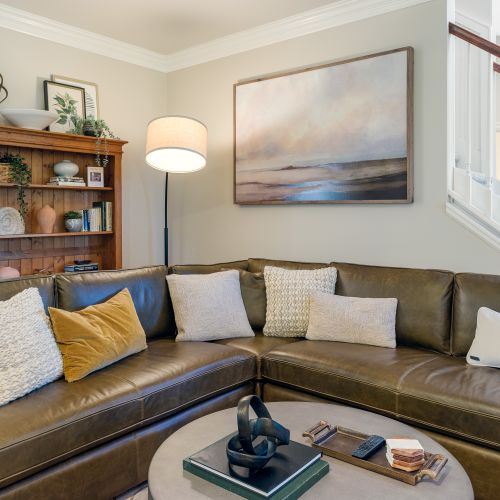 Newly furnished with Pottery Barn selections, and art.