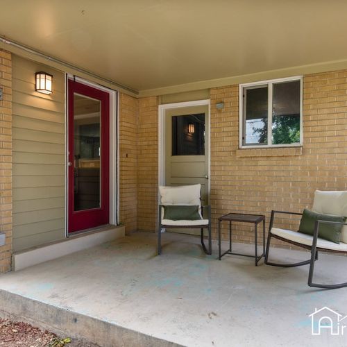 Make the most of your trip with easy access to the mountains and foothills from this cozy home base.