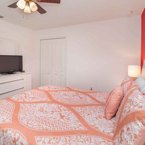 Side view of queen bed 3