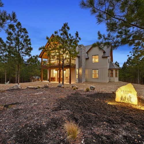 Ultra-Luxe Cozy Farmhouse Cabin Nestled in the Woods