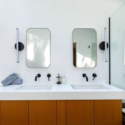 Double vanity sinks and tub/shower combo in the primary bathroom
