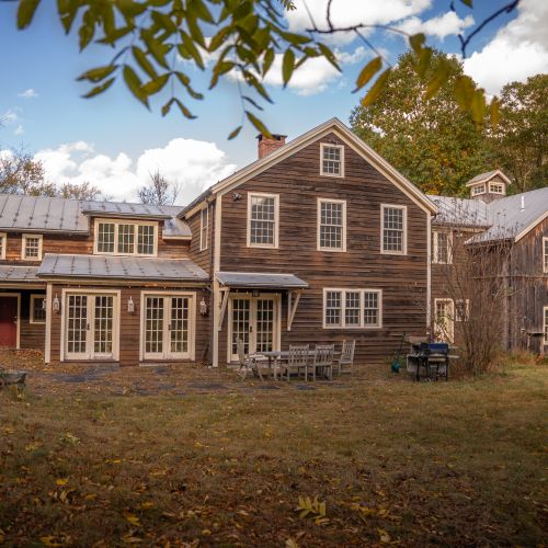 A peaceful vintage farmhouse