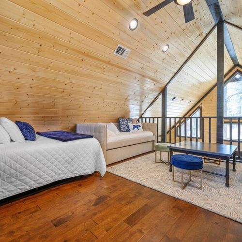 A Queen bed and 2 twin daybeds with trundles.
