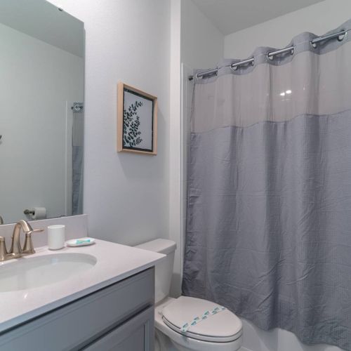 Bath w/Shower & Tub Combination
