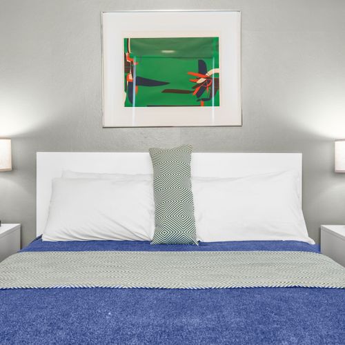 Ample comfort. Space to unwind.