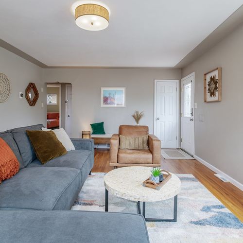 - oversized sectional with colorful throws & soft pillows after a day of exploring
- living room opens directly to the entryway, offering a seamless & welcoming transition
- clean lines, warm textures, & subtle accents make this space both stylish &
