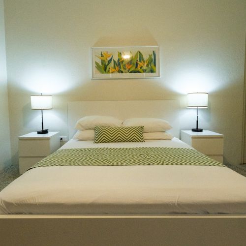 Rest and Recharge: Your tranquil oasis awaits. Sink into the plush queen-sized bed, framed by inviting lamps for your evening reads or a cozy ambiance. Pure relaxation, guaranteed