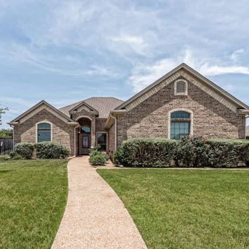 Step into Your Own Private Texas Escape, peaceful neighborhood, mark the beginning of an unforgettable Waco getaway
Single level layout, garage parking