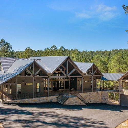 Sweet Harmony Lodge sleeps 26!