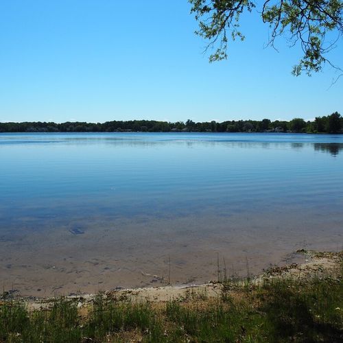 Exterior:  the lake has a wonderful sandy bottom, which is great for kids (and adults ;-) to play in!
