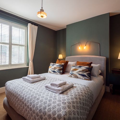 Master bedroom - kingsized bed