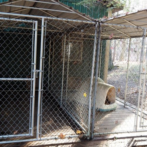 The property also includes 3 dog kennels that are attached to the pull barn behind the house. The kennels are available for guests to use and work great as a place to leave your dog(s) while going on a day trip.