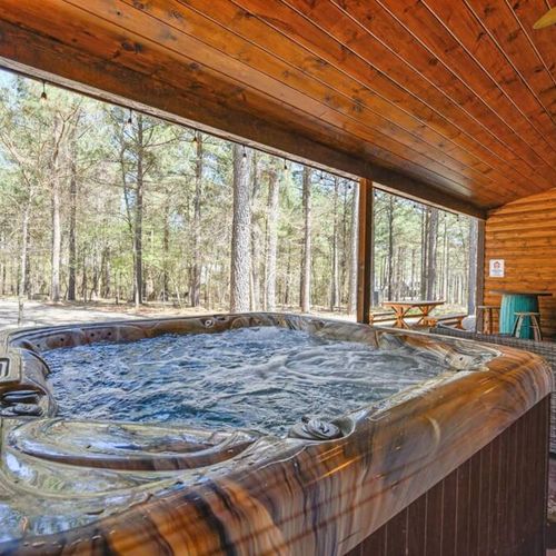 The 6-person luxury hot tub!