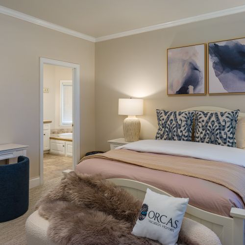 Fit for a queen with a writers desk and jacuzzi tub with bath bombs.